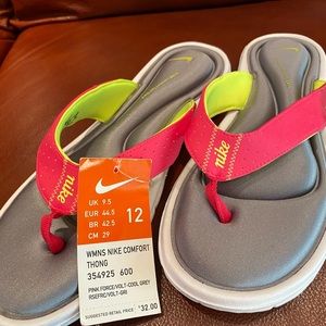 Women’s Nike comfort thong flip flops